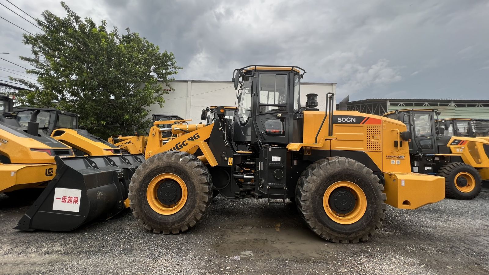 Xúc lật bánh lốp Liugong ZL50CN New 2025 5 tấn, gầu 3 m³